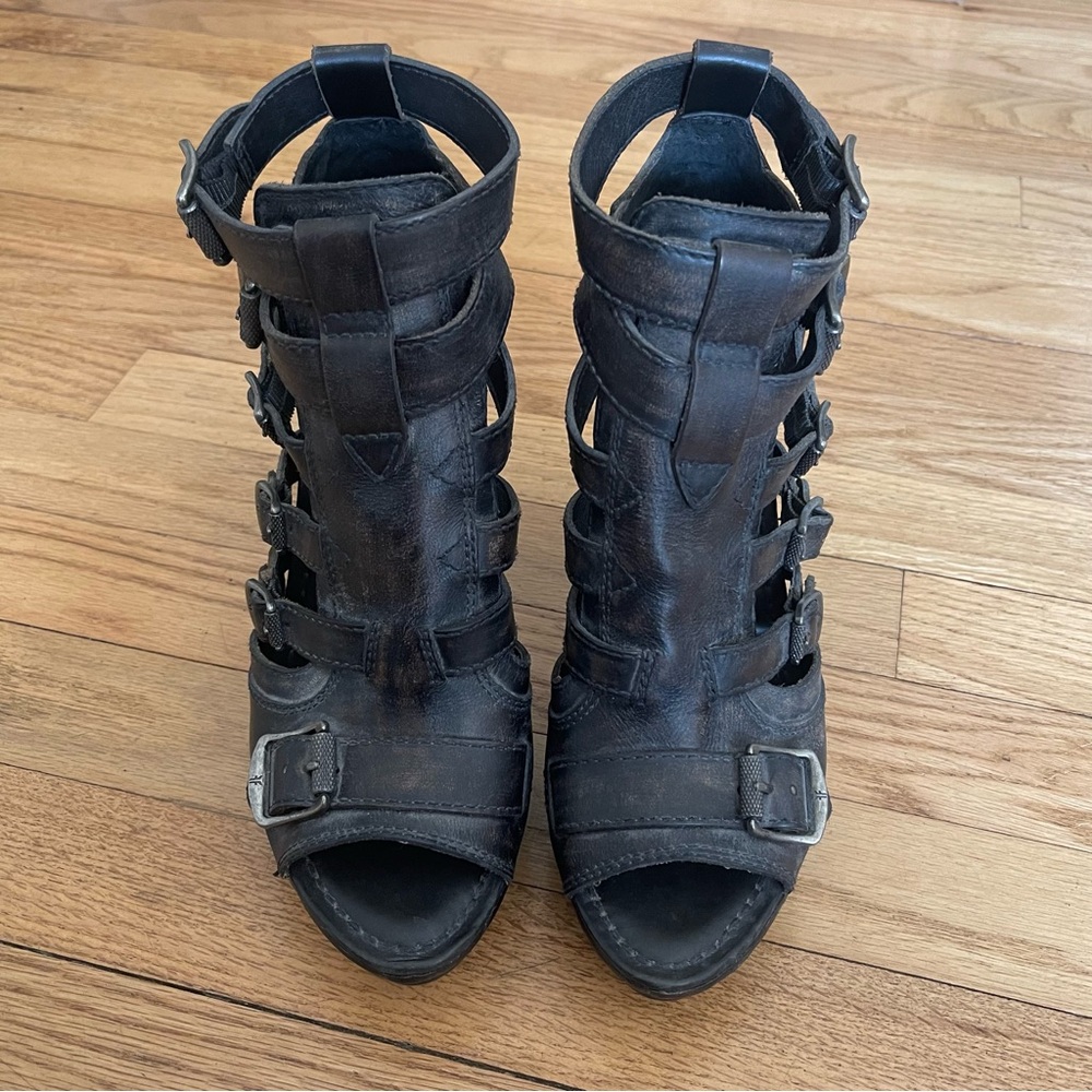 ✨NWOT✨Frye buckle heels size 7.5 new without tags